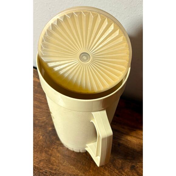 VTG MCM Tupperware 2 Qt Pitcher 800-8 Almond & Harvest Gold Push Button Lid  B13 - Picture 9 of 11
